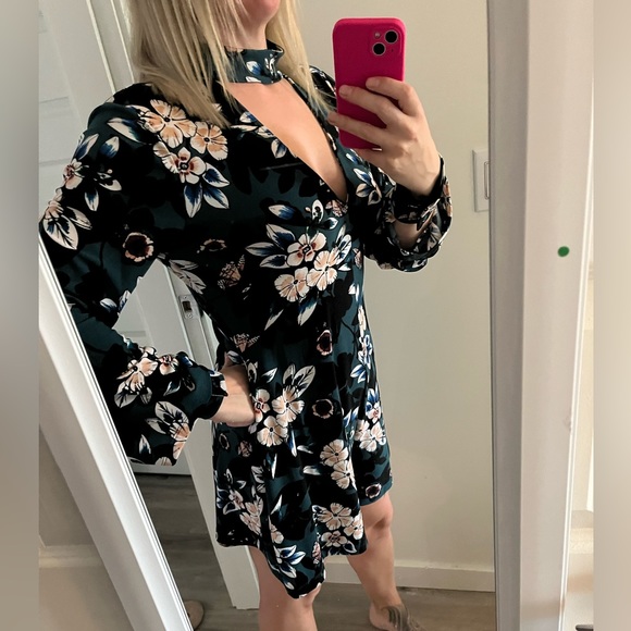 Guess Romper - Picture 2 of 4